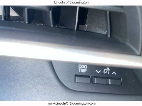 Used 2022 Toyota Highlander XLE image 41