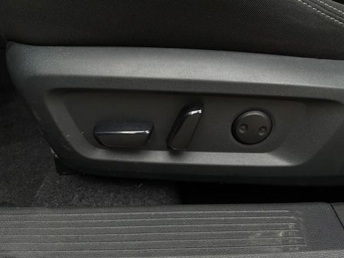 Used 2025 Nissan Rogue SV FWD image 10