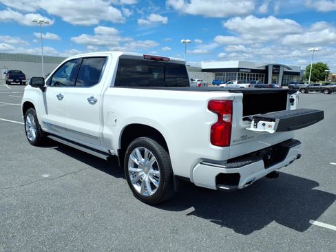 Certified 2025 Chevrolet Silverado 1500 High Country AWD/4WD image 6