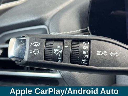 Used 2025 Chevrolet Traverse LT image 12