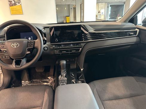 Used 2025 Toyota Camry LE image 35