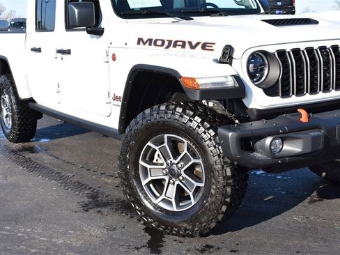 Used 2024 Jeep Gladiator Mojave image 3