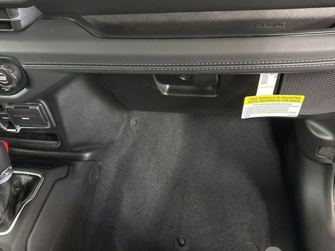 New 2025 Jeep Wrangler Unlimited Sahara AWD/4WD image 32