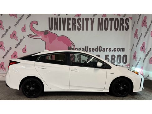 Used 2021 Toyota Prius XLE image 22