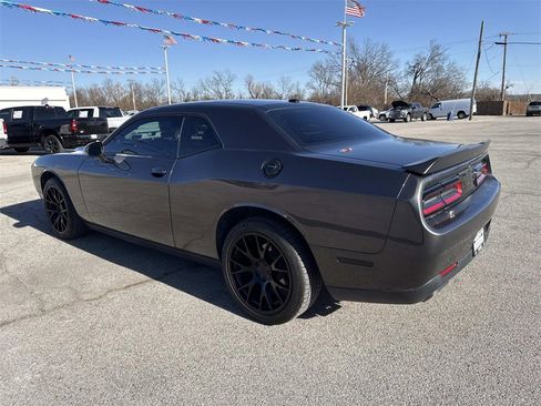 Used 2020 Dodge Challenger SXT w/ Driver Convenience Group image 3