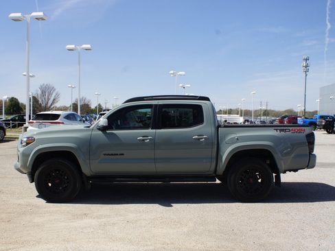 Used 2023 Toyota Tacoma TRD Sport w/ TRD Premium Sport Package image 14