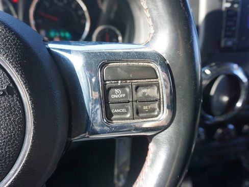 Used 2012 Jeep Wrangler Unlimited Sahara AWD/4WD image 7