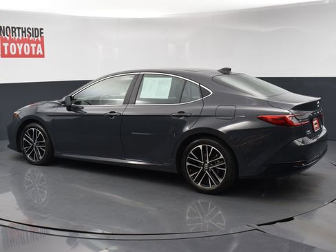 Used 2025 Toyota Camry XLE w/ Premium Plus Package AWD/4WD image 2