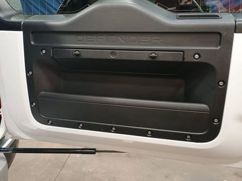 Used 2024 Land Rover Defender 110 S image 21