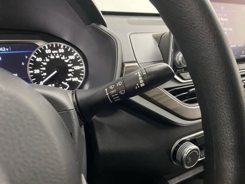 Used 2023 Nissan Altima 2.5 SV image 23