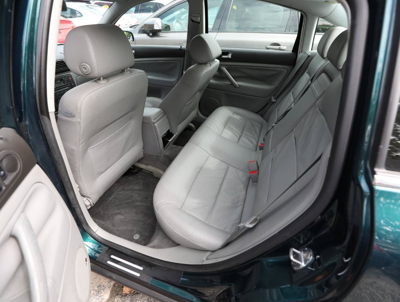 Used 2002 Volkswagen Passat GLS FWD image 12