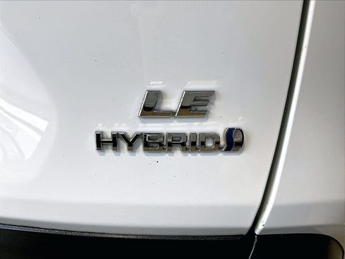 Used 2020 Toyota RAV4 LE w/ Carpet Mat Package AWD/4WD image 29