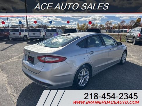 Used 2016 Ford Fusion SE image 3