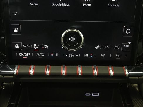 Used 2025 GMC Yukon AT4 image 30