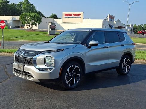 Used 2022 Mitsubishi Outlander SE AWD/4WD image 3