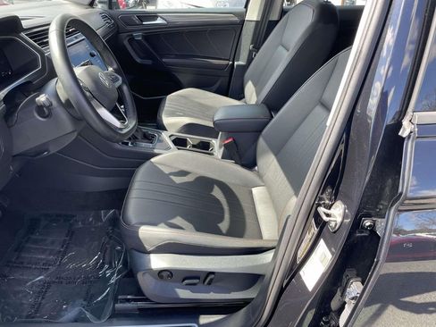 Used 2024 Volkswagen Tiguan SE image 29