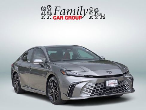 Used 2025 Toyota Camry XSE FWD image 2