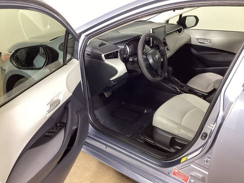 Used 2020 Toyota Corolla LE FWD image 11