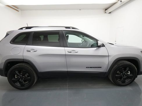 Used 2021 Jeep Cherokee Latitude Plus AWD/4WD image 10
