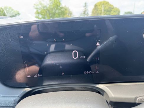Used 2025 Buick Encore GX Avenir w/ Avenir Technology Package AWD/4WD image 21