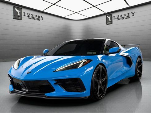 Used 2021 Chevrolet Corvette Stingray Coupe w/ Z51 Performance Package RWD image 4