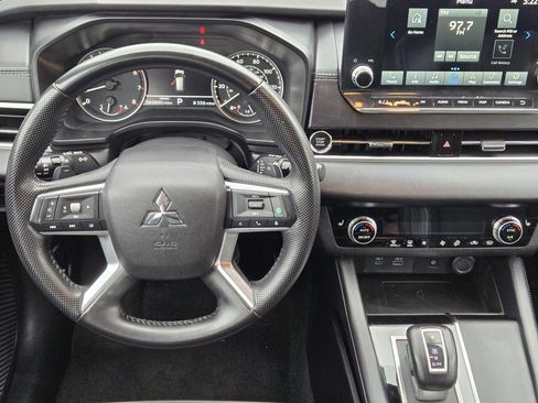 Used 2024 Mitsubishi Outlander SE AWD/4WD image 10