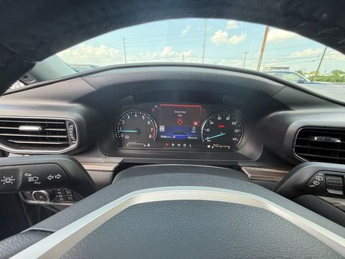 Used 2023 Ford Explorer Limited w/ Equipment Group 301A AWD/4WD image 17