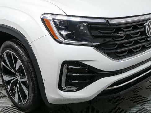 Certified 2025 Volkswagen Atlas SEL Premium R-Line image 39