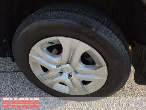 Used 2015 Toyota RAV4 LE AWD/4WD image 22
