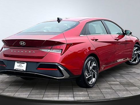 Used 2025 Hyundai Elantra SEL FWD image 2