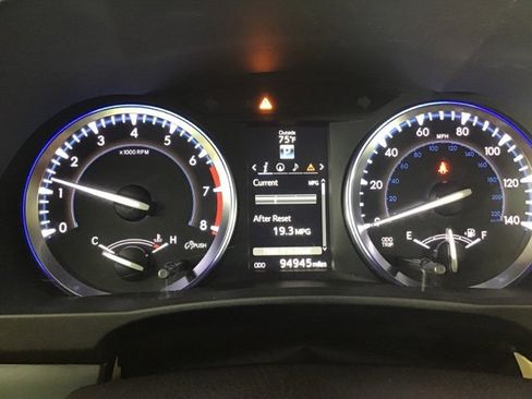 Used 2016 Toyota Highlander XLE image 16