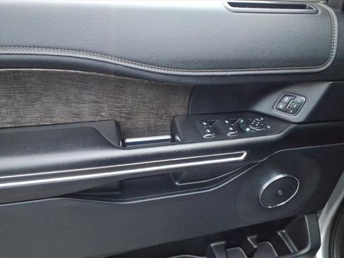 Used 2021 Ford Expedition Limited image 13
