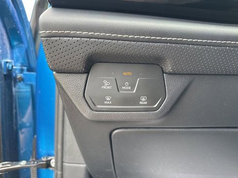 Used 2024 Volkswagen Atlas Cross Sport SE AWD/4WD image 17