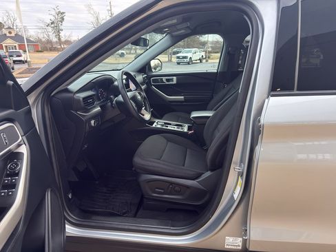 Used 2022 Ford Explorer XLT image 13