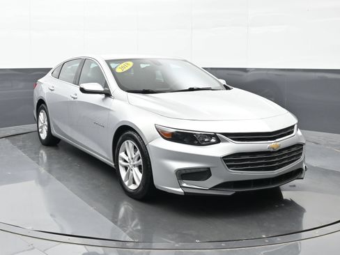 Used 2018 Chevrolet Malibu LT FWD image 2