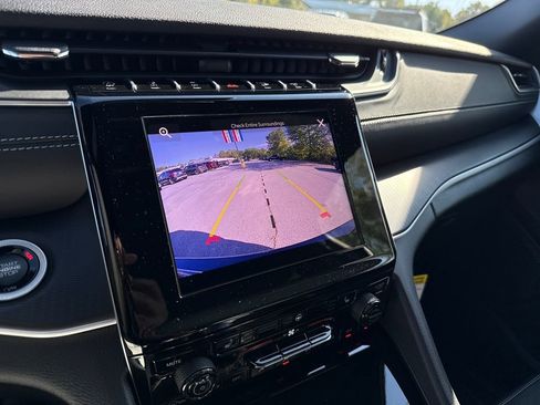New 2025 Jeep Grand Cherokee Altitude image 30