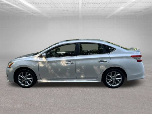Used 2013 Nissan Sentra SR w/ Premium Pkg FWD image 2