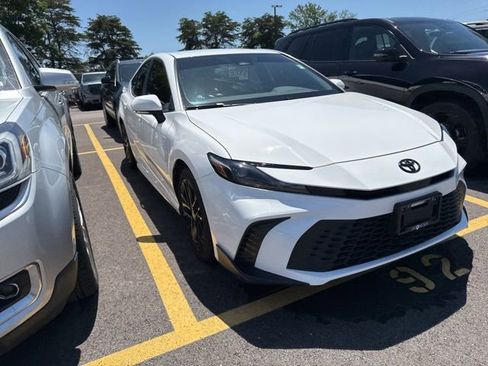 Used 2026 Toyota Camry SE w/ Convenience Package FWD image 6
