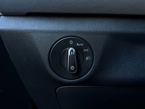 Used 2025 Volkswagen Jetta SE image 21