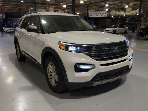 Used 2023 Ford Explorer XLT w/ Equipment Group 202A AWD/4WD image 5