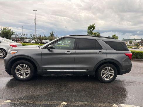 Used 2022 Ford Explorer XLT w/ Equipment Group 202A RWD image 2