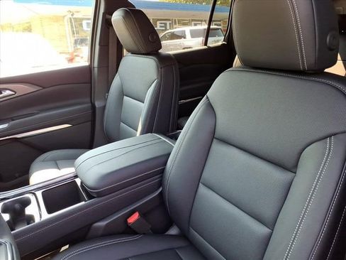 New 2026 Chevrolet Traverse LT image 7