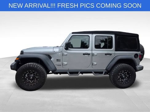 Used 2018 Jeep Wrangler Unlimited Sport S AWD/4WD image 3