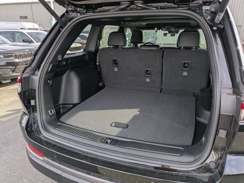 New 2026 Jeep Grand Cherokee Altitude AWD/4WD image 33