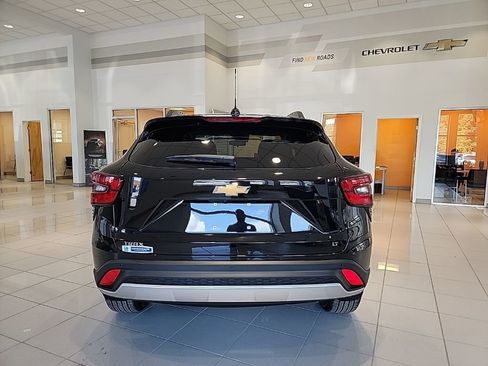 New 2025 Chevrolet Trax LT w/ Driver Confidence Package image 6