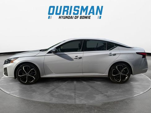 Used 2024 Nissan Altima 2.5 SR FWD image 3