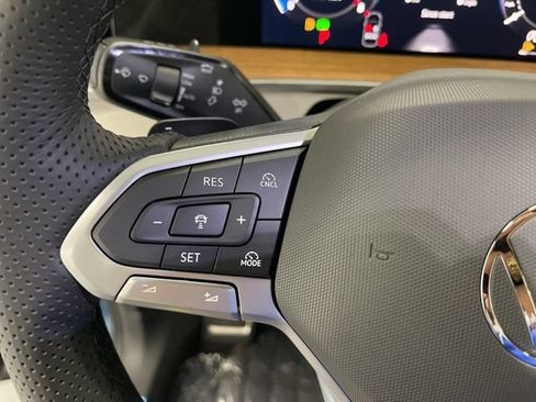 New 2026 Volkswagen Tiguan SEL R-Line AWD/4WD image 16
