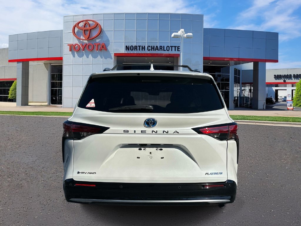 Used 2025 Toyota Sienna Platinum AWD/4WD image 7