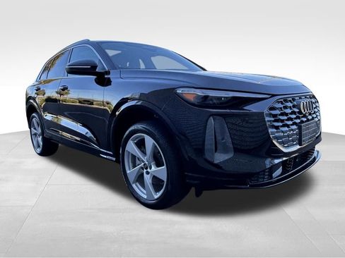 New 2025 Audi Q5 Premium Plus image 2