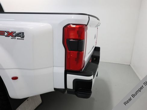 Used 2023 Ford F350 Lariat w/ FX4 Off-Road Package AWD/4WD image 47